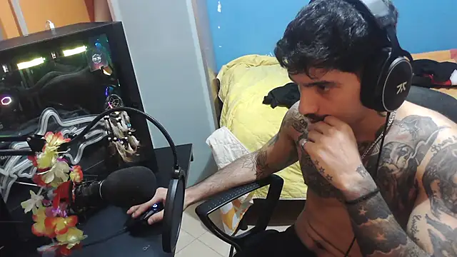 Snapshot of Badboyi1997 chatting on 23, 10, 2025 Badboyi1997 online show from 23, 10, 2025