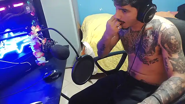 Snapshot of Badboyi1997 chatting on 24, 10, 2025 Badboyi1997 online show from 24, 10, 2025