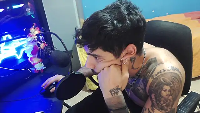 Snapshot of Badboyi1997 chatting on 25, 10, 2025 Badboyi1997 online show from 25, 10, 2025