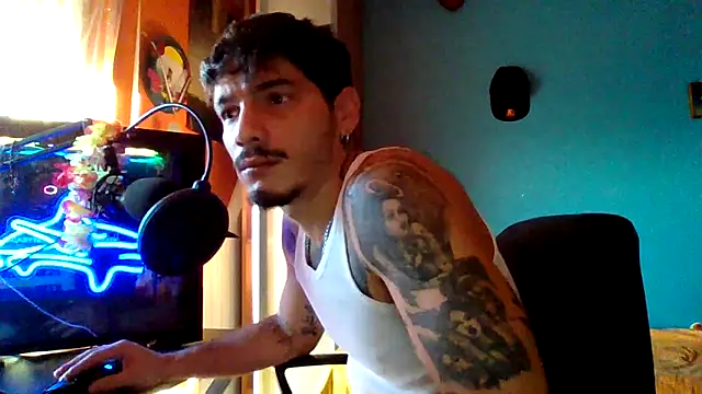 Snapshot of Badboyi1997 chatting on 28, 10, 2025 Badboyi1997 online show from 28, 10, 2025