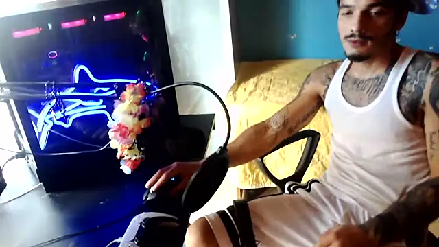 Snapshot of Badboyi1997 chatting on 1, 11, 2025 Badboyi1997 online show from 1, 11, 2025