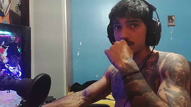 Snapshot of Badboyi1997 chatting on 12, 11, 2025 Badboyi1997 online show from 12, 11, 2025