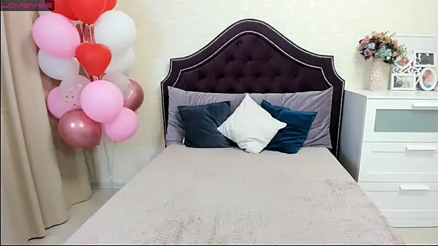 BettyBloom69 online show from 18, 2, 2025