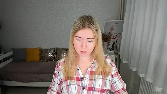 BettyBloom69 online show from 4, 12, 2025