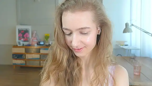 Snapshot of solar_bella chatting on 1, 2, 2025 solar bella online show from 1, 2, 2025