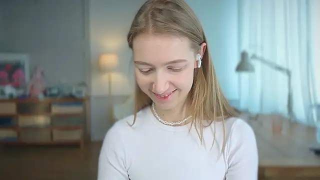 Snapshot of solar_bella chatting on 24, 2, 2025 solar bella online show from 24, 2, 2025