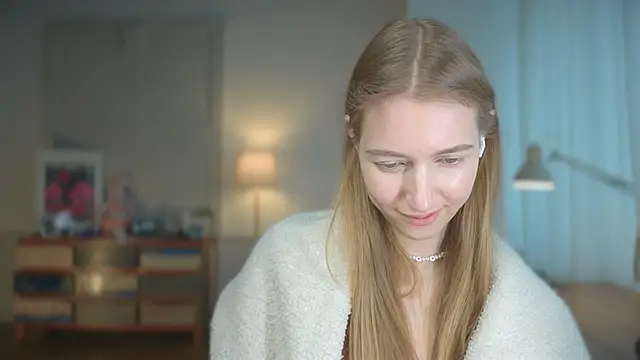 Snapshot of solar_bella chatting on 17, 3, 2025 solar bella online show from 17, 3, 2025