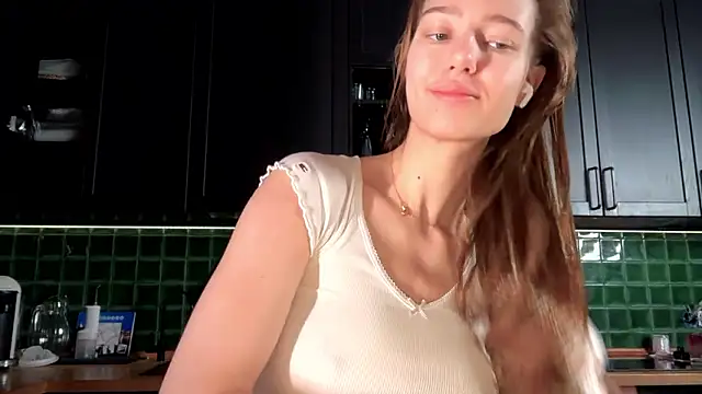 Snapshot of solar_bella chatting on 1, 2, 2026 solar bella online show from 1, 2, 2026