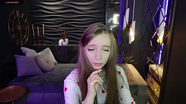 OliviaGentle online show from 6, 3, 2025