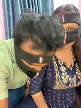 Snapshot of mickey_love chatting on 4, 10, 2025 mickey love online show from 4, 10, 2025