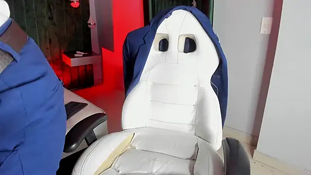 Lucii fer  online show from 24, 9, 2025