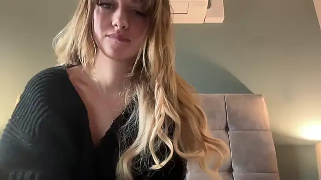 Snapshot of LustfulLuna_ chatting on 8, 2, 2025 LustfulLuna online show from 8, 2, 2025