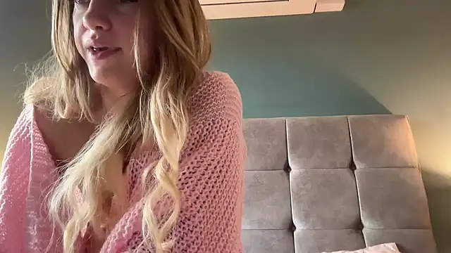 Snapshot of LustfulLuna_ chatting on 28, 2, 2025 LustfulLuna online show from 28, 2, 2025