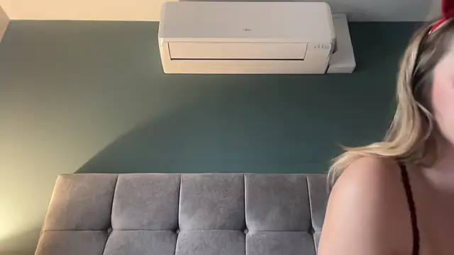 Snapshot of LustfulLuna_ chatting on 30, 10, 2025 LustfulLuna online show from 30, 10, 2025