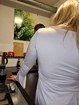 Snapshot of CoupleKitty chatting on 4, 11, 2025 CoupleKitty online show from 4, 11, 2025