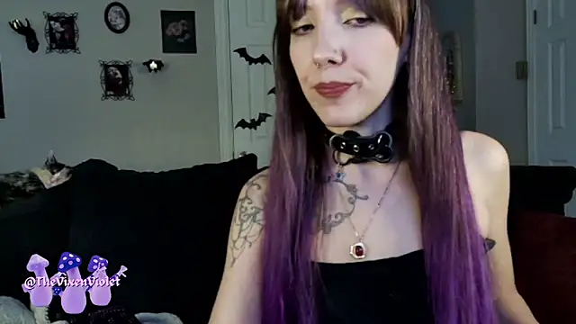 Snapshot of thevixenviolet chatting on 11, 10, 2025 thevixenviolet online show from 11, 10, 2025