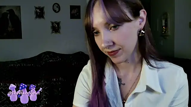 Snapshot of thevixenviolet chatting on 14, 10, 2025 thevixenviolet online show from 14, 10, 2025