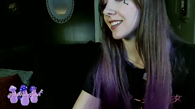 Snapshot of thevixenviolet chatting on 29, 10, 2025 thevixenviolet online show from 29, 10, 2025
