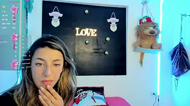 Snapshot of queen-natty chatting on 4, 12, 2024 queen-natty online show from 4, 12, 2024