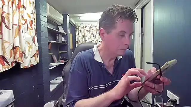 Snapshot of tilobinder chatting on 4, 12, 2024 tilobinder online show from 4, 12, 2024