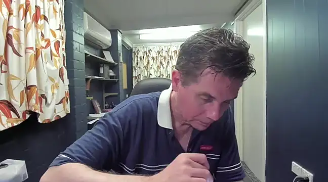 Snapshot of tilobinder chatting on 4, 12, 2024 tilobinder online show from 4, 12, 2024