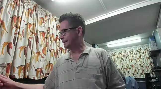 Snapshot of tilobinder chatting on 24, 12, 2024 tilobinder online show from 24, 12, 2024