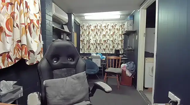 Snapshot of tilobinder chatting on 3, 3, 2025 tilobinder online show from 3, 3, 2025