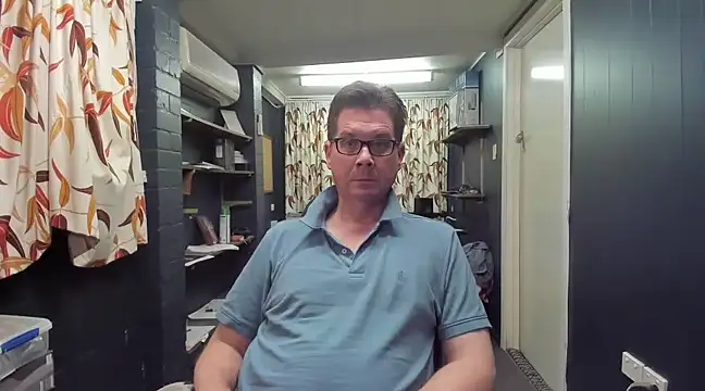 Snapshot of tilobinder chatting on 8, 3, 2025 tilobinder online show from 8, 3, 2025