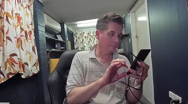 Snapshot of tilobinder chatting on 14, 3, 2025 tilobinder online show from 14, 3, 2025