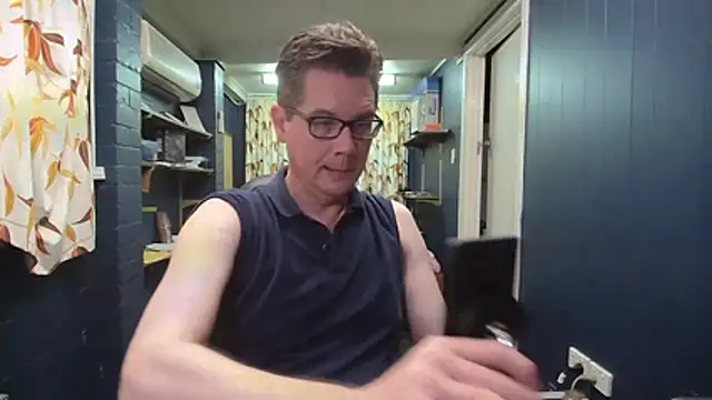 Snapshot of tilobinder chatting on 25, 10, 2025 tilobinder online show from 25, 10, 2025