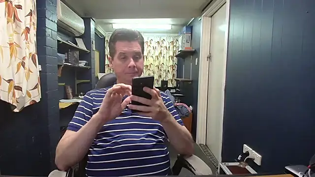 Snapshot of tilobinder chatting on 1, 11, 2025 tilobinder online show from 1, 11, 2025