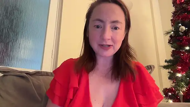 Snapshot of LouiseTswing chatting on 13, 12, 2024 LouiseTswing online show from 13, 12, 2024