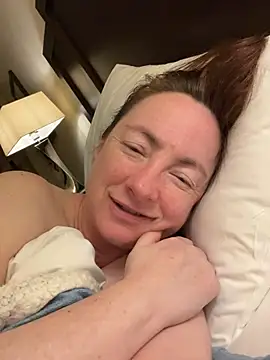 Snapshot of LouiseTswing chatting on 22, 1, 2025 LouiseTswing online show from 22, 1, 2025