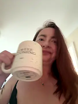 Snapshot of LouiseTswing chatting on 3, 10, 2025 LouiseTswing online show from 3, 10, 2025