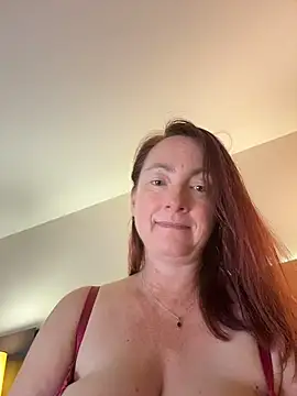 Snapshot of LouiseTswing chatting on 16, 7, 2026 LouiseTswing online show from 16, 7, 2026