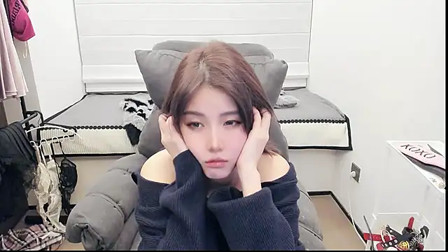 Snapshot of bbtt544 chatting on 17, 10, 2025 bbtt544 online show from 17, 10, 2025