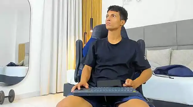 Snapshot of wolf_james123 chatting on 1, 2, 2025 wolf james123 online show from 1, 2, 2025