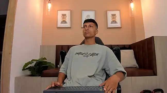 Snapshot of wolf_james123 chatting on 3, 2, 2025 wolf james123 online show from 3, 2, 2025