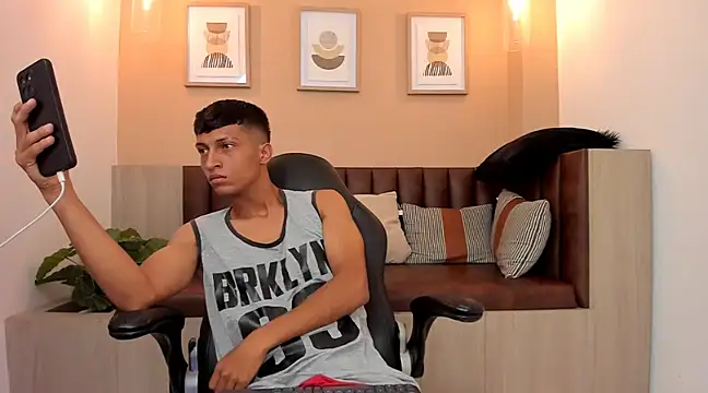 Snapshot of wolf_james123 chatting on 5, 2, 2025 wolf james123 online show from 5, 2, 2025