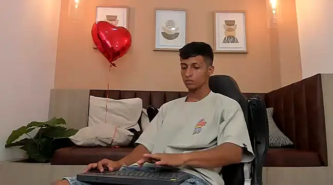 Snapshot of wolf_james123 chatting on 8, 2, 2025 wolf james123 online show from 8, 2, 2025