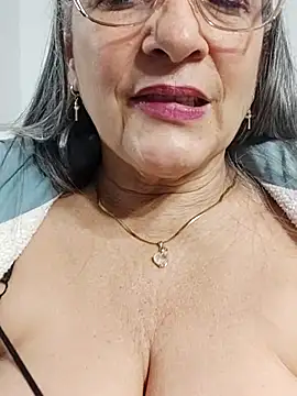 Snapshot of miisevvie_ chatting on 3, 3, 2025 miisevvie online show from 3, 3, 2025