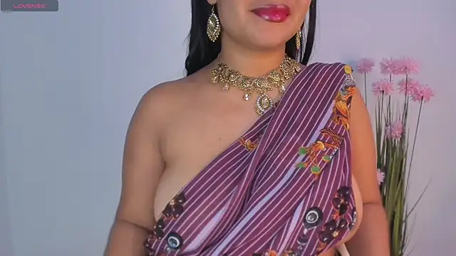 Snapshot of shara_queen1 chatting on 13, 11, 2025 shara queen1 online show from 13, 11, 2025