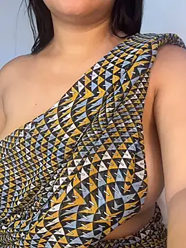 Snapshot of shara_queen1 chatting on 22, 11, 2025 shara queen1 online show from 22, 11, 2025