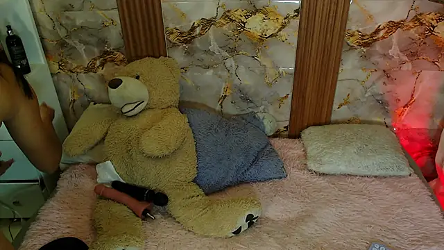 zoey-fox online show from 24, 11, 2025