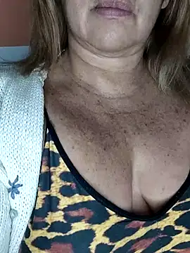 Kasandra Ho online show from 12, 9, 2025