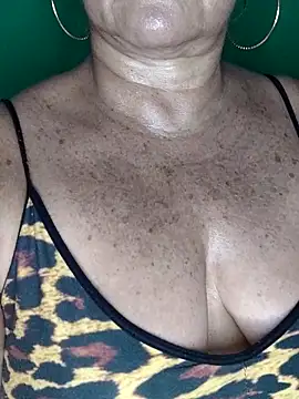 Kasandra Ho online show from 2, 11, 2025