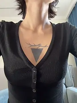 kikidoll online show from 15, 4, 2026