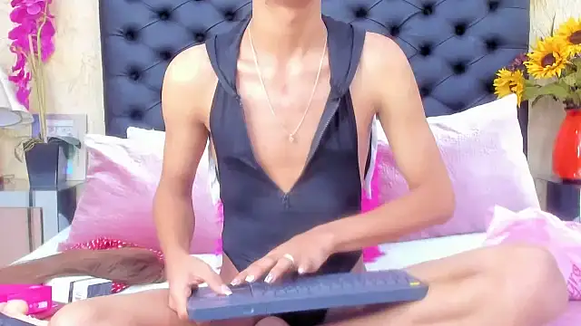 NahomiWhitel online show from 10, 9, 2025