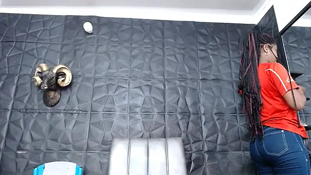 Snapshot of Hanna_Fox_69 chatting on 2, 12, 2025 Hanna Fox 69 online show from 2, 12, 2025