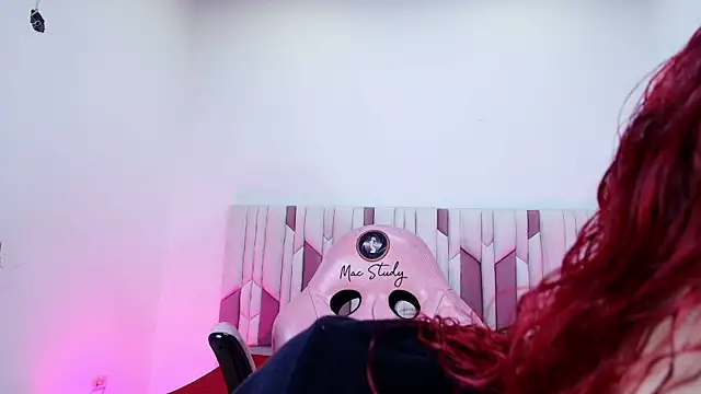 mia stanfort online show from 17, 9, 2025